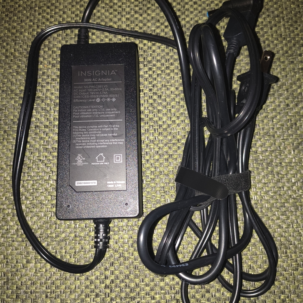Insignia 90W AC Adapter